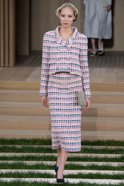 Look 11